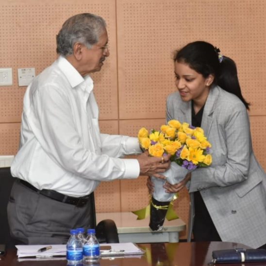 Ms. Vedica podar greeted H.E. Mr. Subhash Desai, Hon. Minister of Industries, Maharashtra