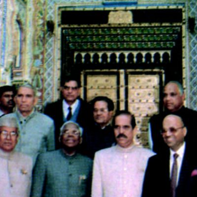 HE Mr. K. R. Narayanan, then Hon. Vice-President of India and now Hon. President, at Podar Haveli, Nawalgarh. Others seen in the picture are Governor of Rajasthan, Chief Minister of Maharashtra, Deputy Chief Minister of Rajasthan, Union Minister, Former Defence Minister of India and Mr. Podar